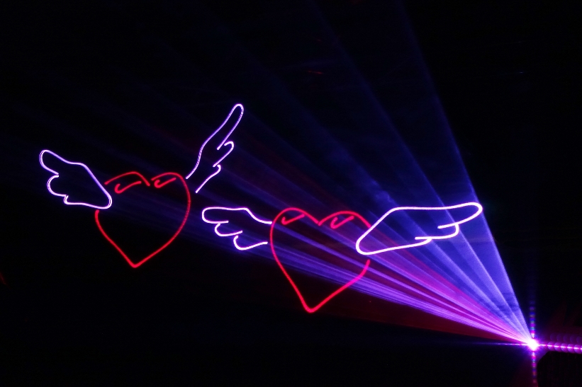 Personalisierte Lasershow mit Namen des Brautpaars